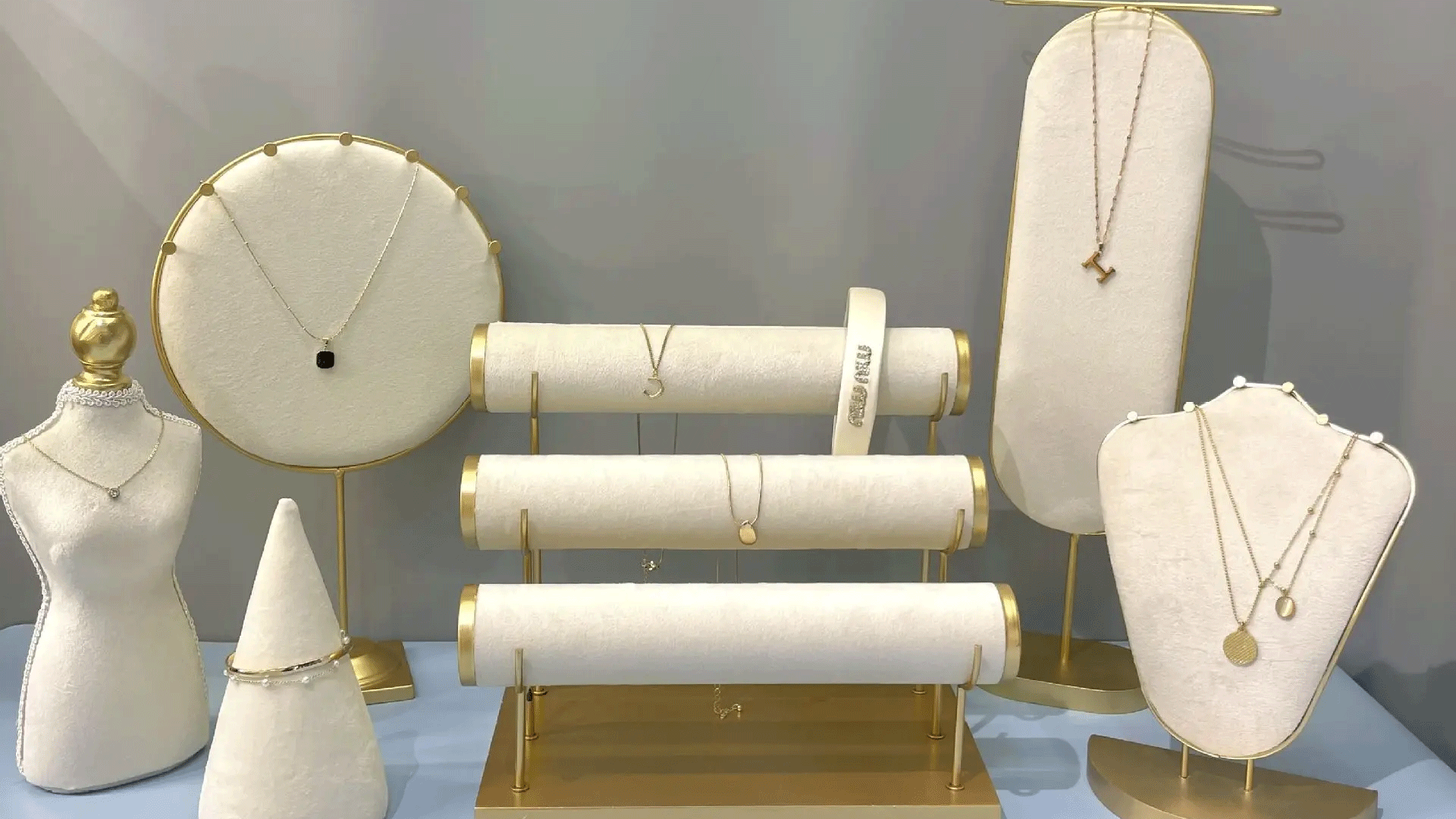 مانکن مخملی طلافروشی