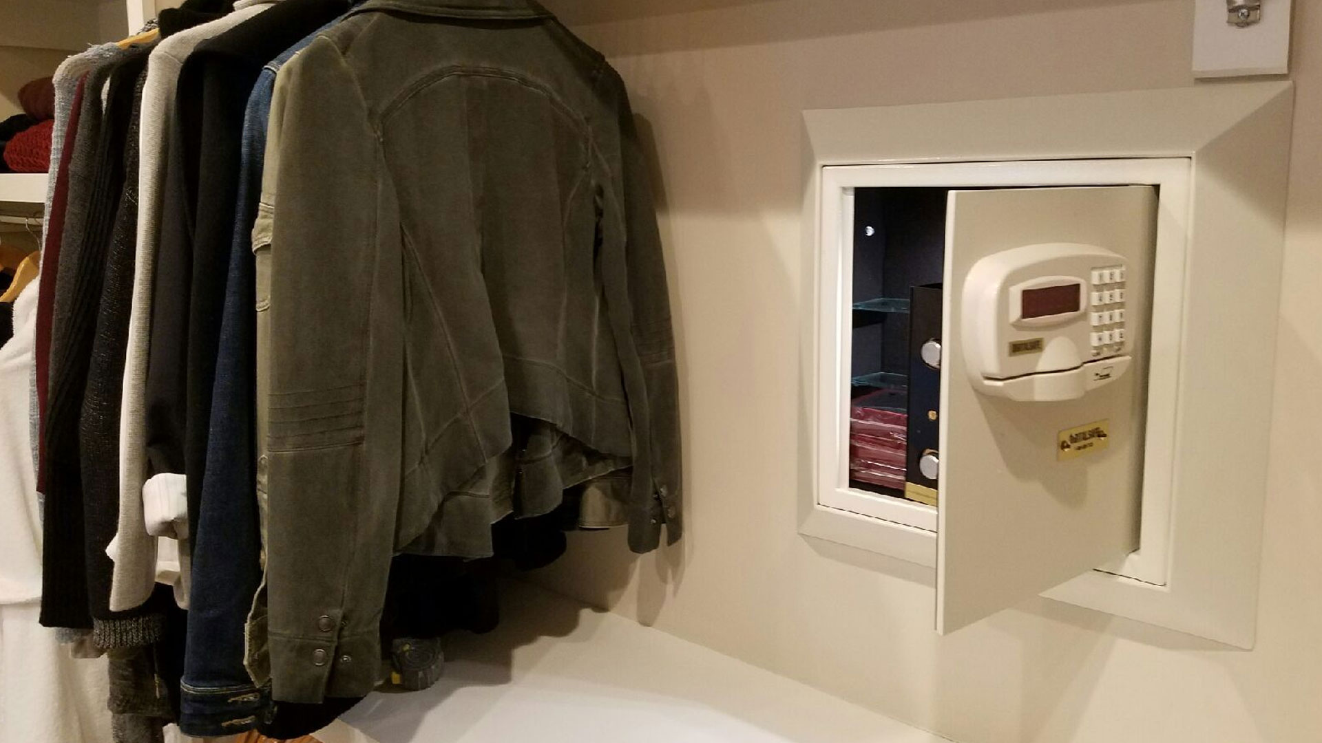 گاوصندوق مخفی دیواری