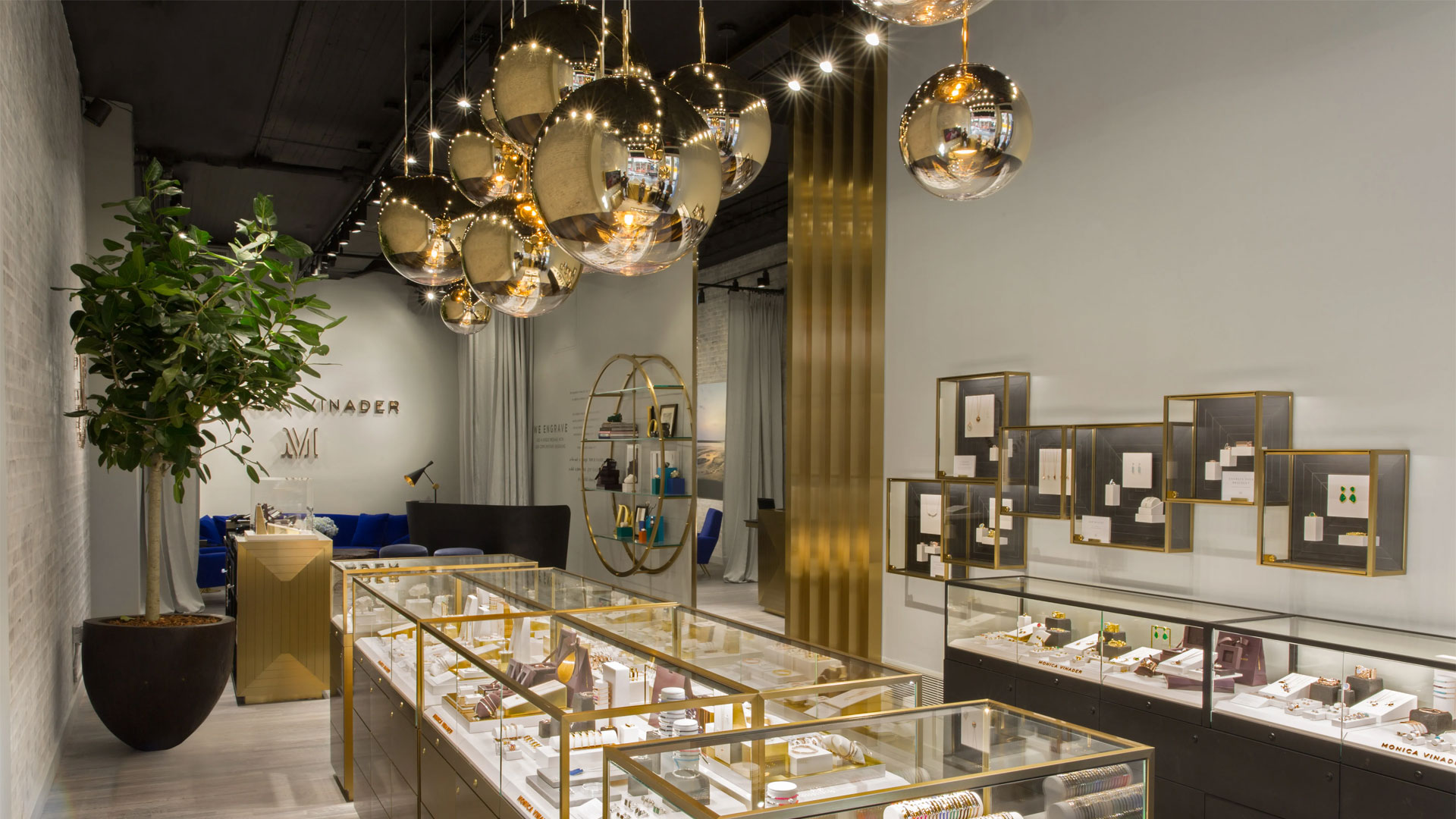 نمای داخلی طلافروشی