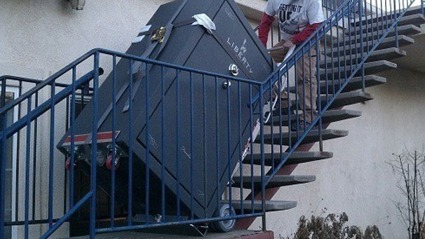 حمل گاوصندوق از پله