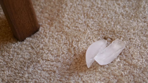 استفاده از یخ برای تعمیر موکت تایل